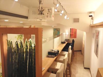 名古屋市中区の店舗内装工事 – 照明器具を工夫し暗い店内を明るくお洒落な空間に
